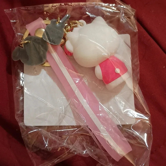2/30$ Or 3/$35 Hello kitty keychain (#930)(H) - Picture 4 of 6